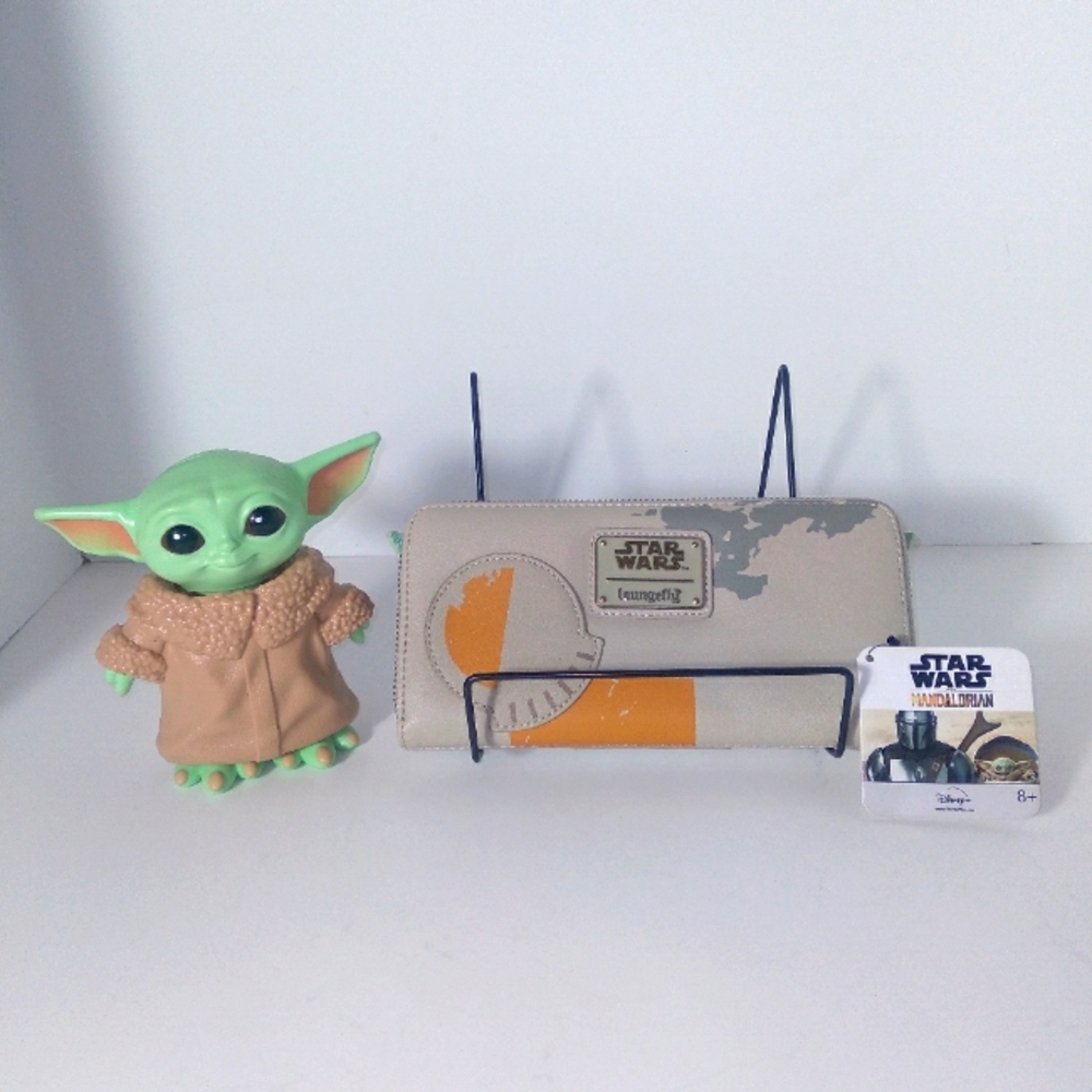 LoungeFly Star Wars Mandalorian Child Craddle Zip Around Wallet w/Yoda Bop It - Picture 2 of 12